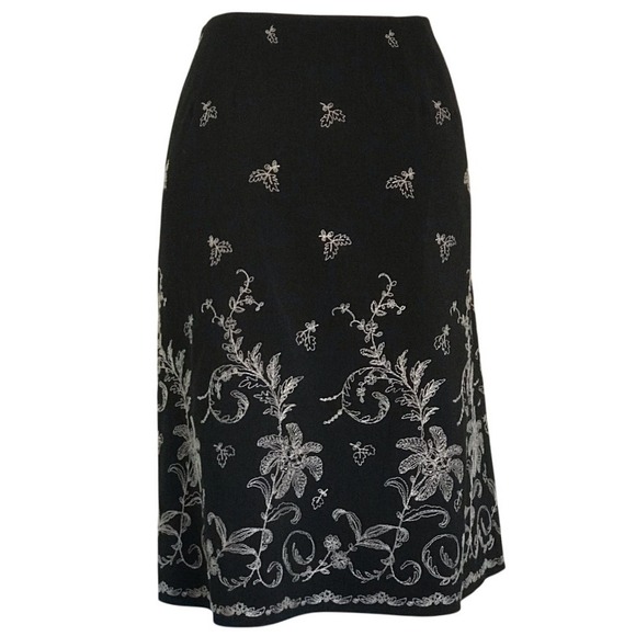 ANN TAYLOR BLACK SKIRT W/ WHITE FLORAL EMBROIDERY Size 8 - Picture 4 of 4